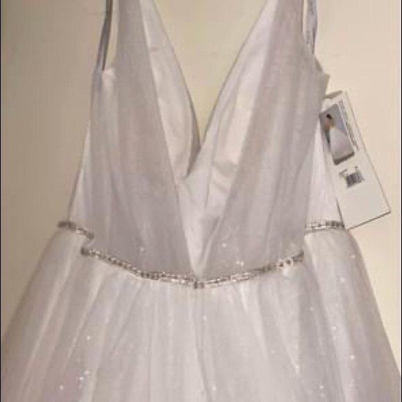 Brand new Alfred Angelo wedding gown - Picture 8 of 13